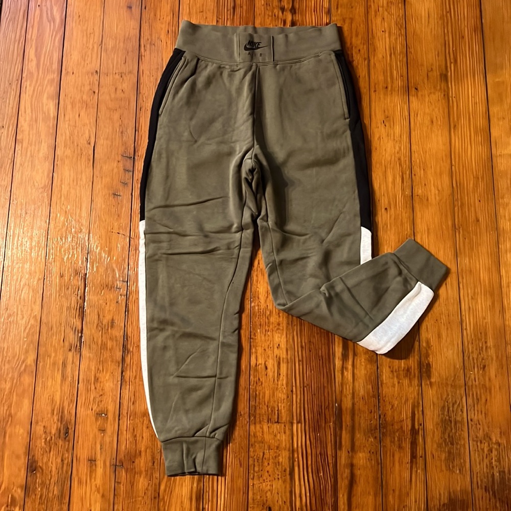Women’s Nike sweatpants